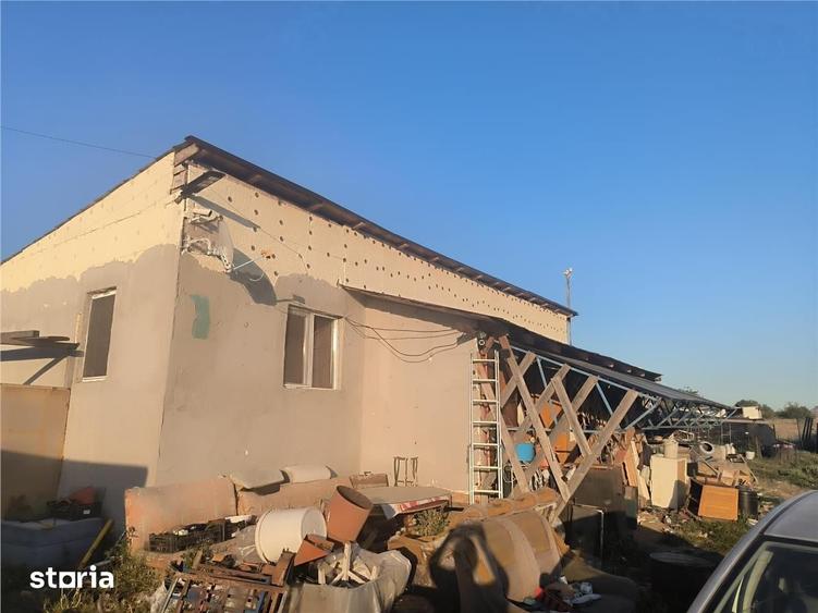 Casă cu 3 camere cu Teren 4300 Mp în Central