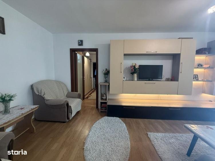 Apartament cu 3 camere semidecomandat în Gării