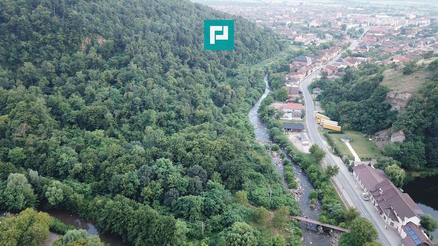 Teren Construcții intravilan de 13861 mp, în Est