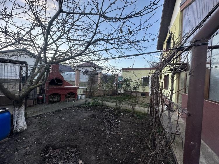 Casă individuală cu 4 camere cu Canalizare în Brănești