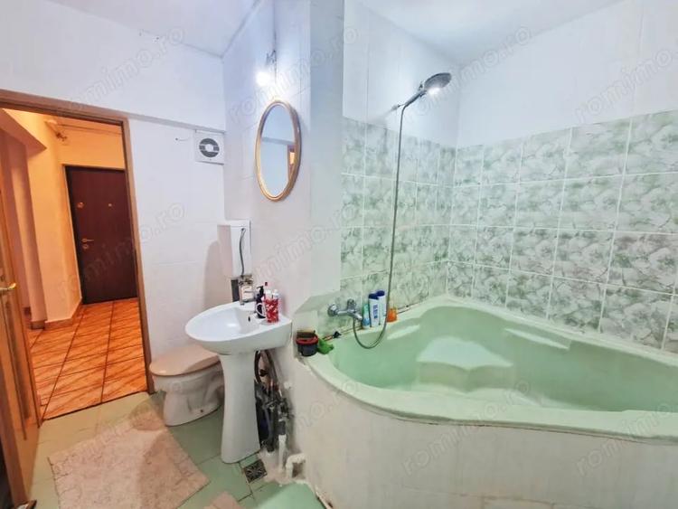 Apartament cu 4 camere decomandat, mobilat în Central