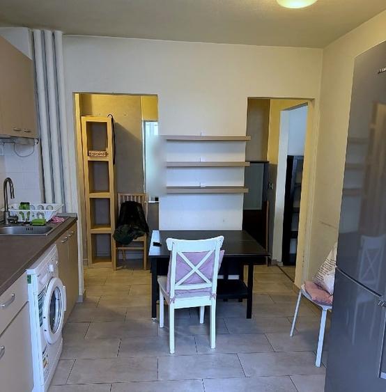 Apartament cu 3 camere semidecomandat, mobilat în Ștefan cel Mare
