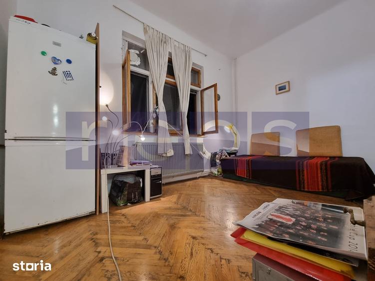 Casă cu 9 camere semidecomandat cu Teren 260 Mp în Timpuri Noi