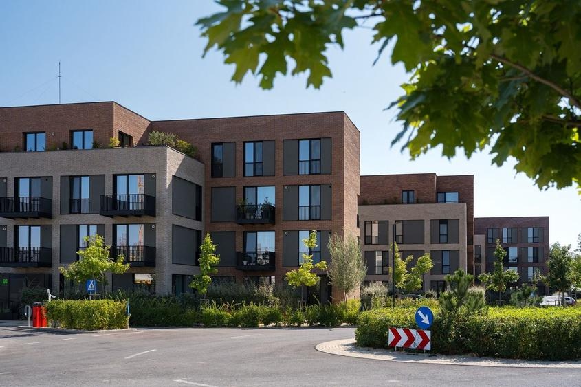 Apartament cu 2 camere semidecomandat, mobilat în Tunari