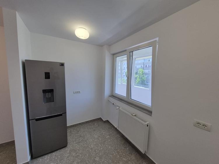 Apartament cu 3 camere semidecomandat în Câmpia Libertății