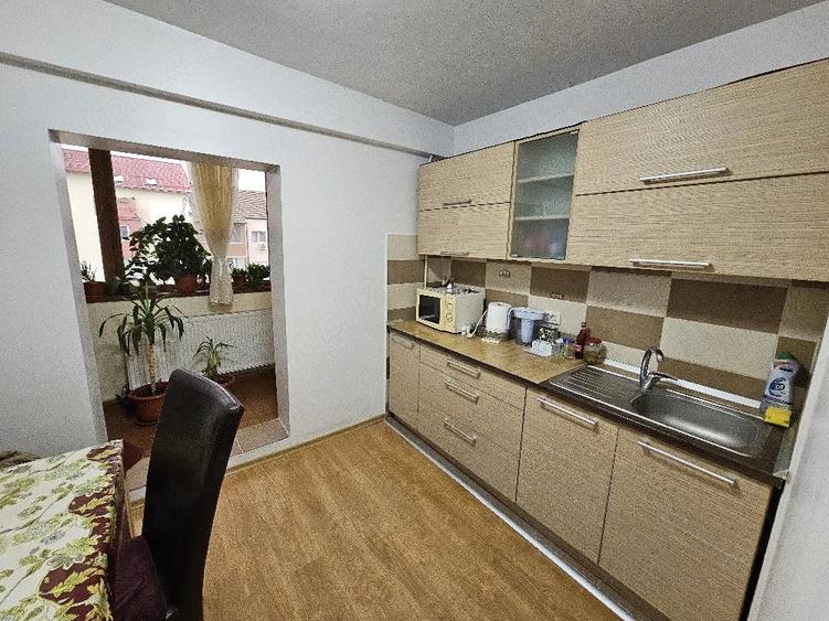 Apartament cu 3 camere decomandat în Soarelui