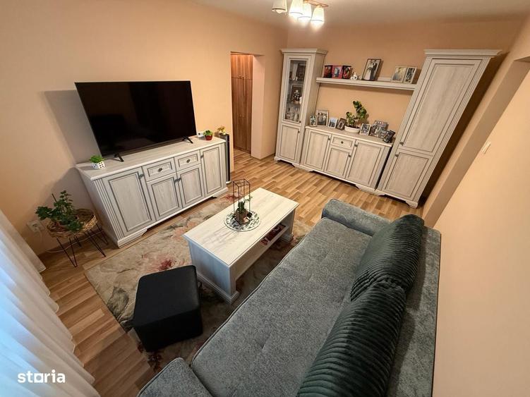 Apartament cu 3 camere semidecomandat în Central