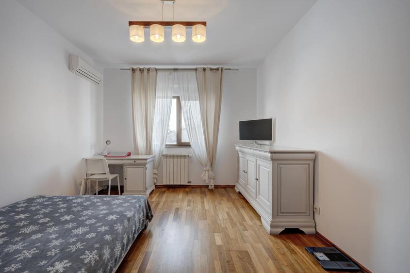 Apartament cu 4 camere decomandat, mobilat în Iancu Nicolae