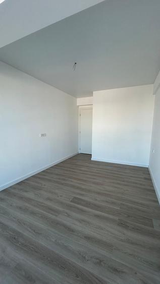 Apartament cu 3 camere semidecomandat în Albert