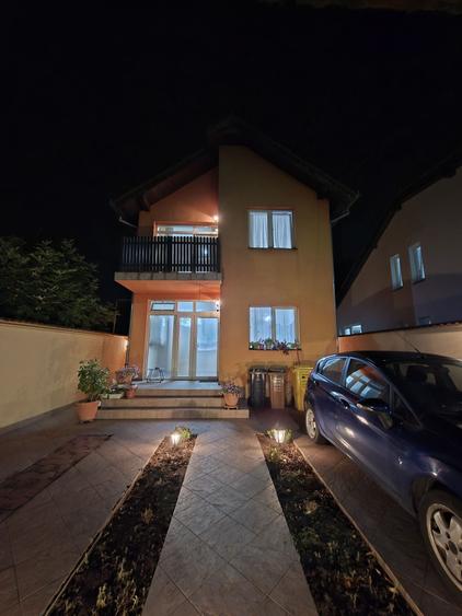 Casă cu 4 camere decomandat în UTA