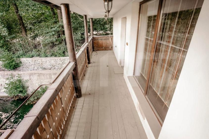 Casă cu 5 camere cu Teren 700 Mp în Prundu Bârgăului