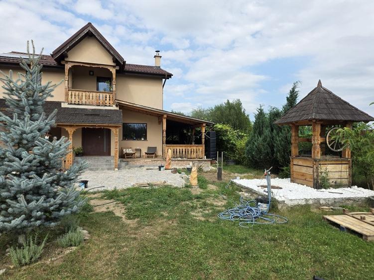 Casă individuală cu 4 camere cu Canalizare în Podu Oltului