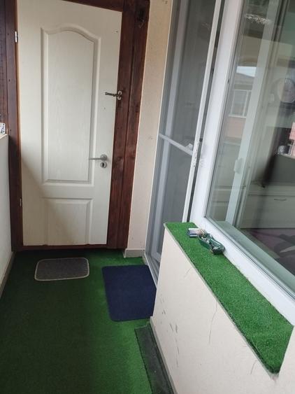 Apartament cu 3 camere semidecomandat în Florești