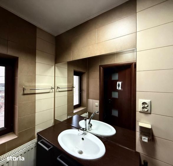 Casă cu 5 camere cu Teren 155 Mp în Central