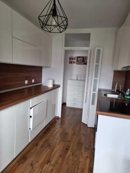 Apartament cu 3 camere semidecomandat, mobilat în Central