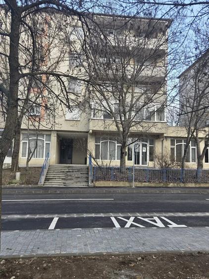 Apartament cu 3 camere decomandat în Spitalul Județean
