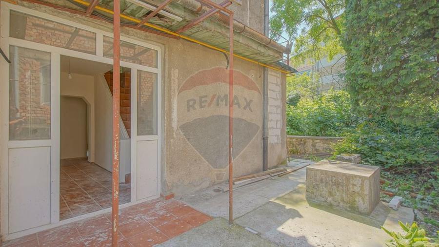 Casă cu 4 camere cu Teren 104 Mp în Centrul Civic