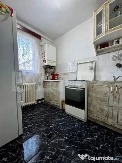 Apartament cu 4 camere semidecomandat în Central