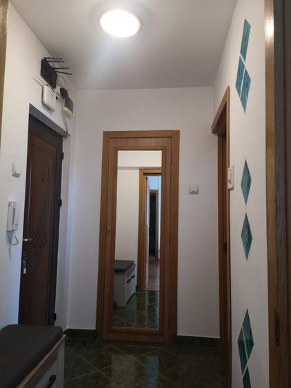 Apartament cu 2 camere semidecomandat în Brâncoveanu