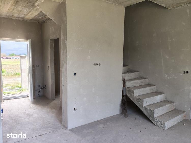 Casă cu 4 camere cu Teren 300 Mp în Central
