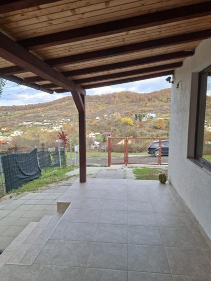 Casă individuală cu 3 camere cu Canalizare în Exterior Sud