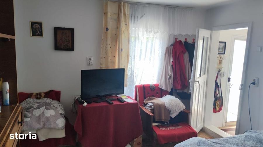 Casă cu 2 camere cu Teren 2000 Mp în Urecheni