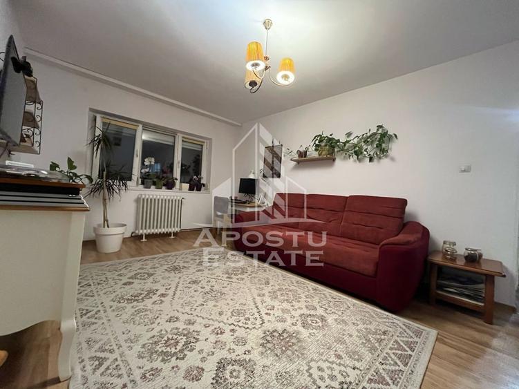 Apartament cu 3 camere decomandat, mobilat în Girocului