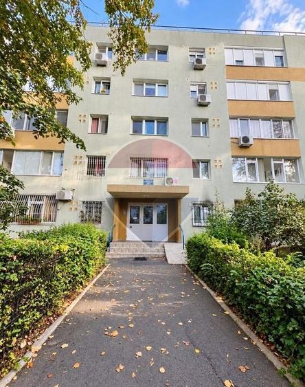 Apartament cu 3 camere semidecomandat în Militari