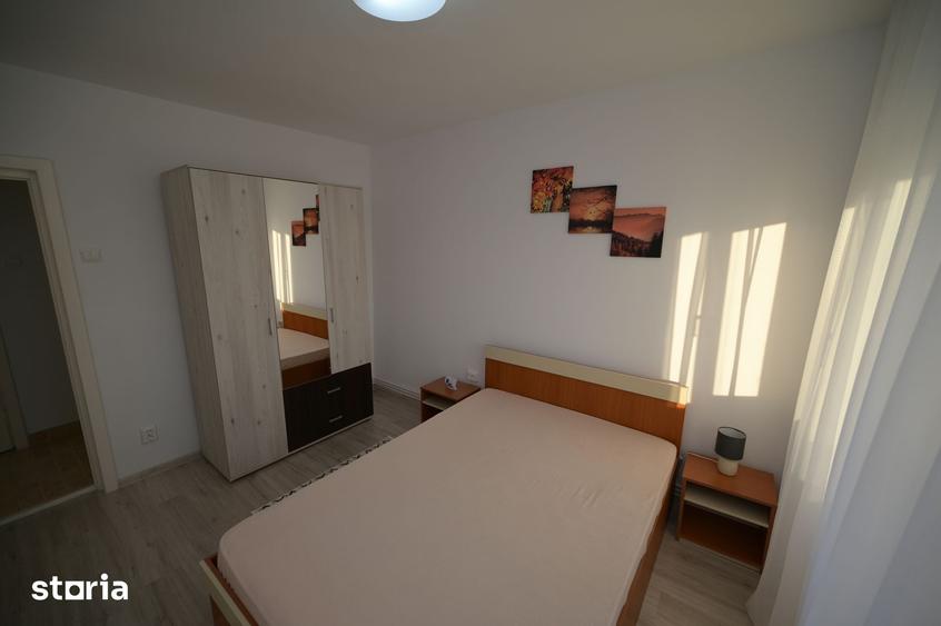 Apartament cu 4 camere decomandat în Delfinariu