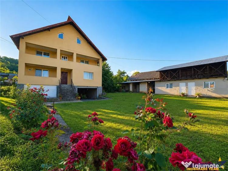 Casă cu 5 camere cu Teren 1917 Mp în Runcu