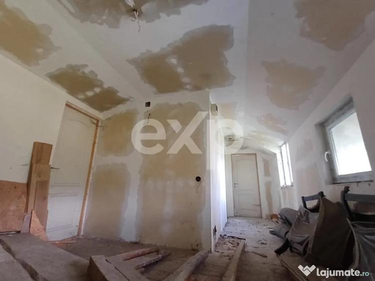 Casă cu 5 camere cu Teren 1749 Mp în Pietroșița