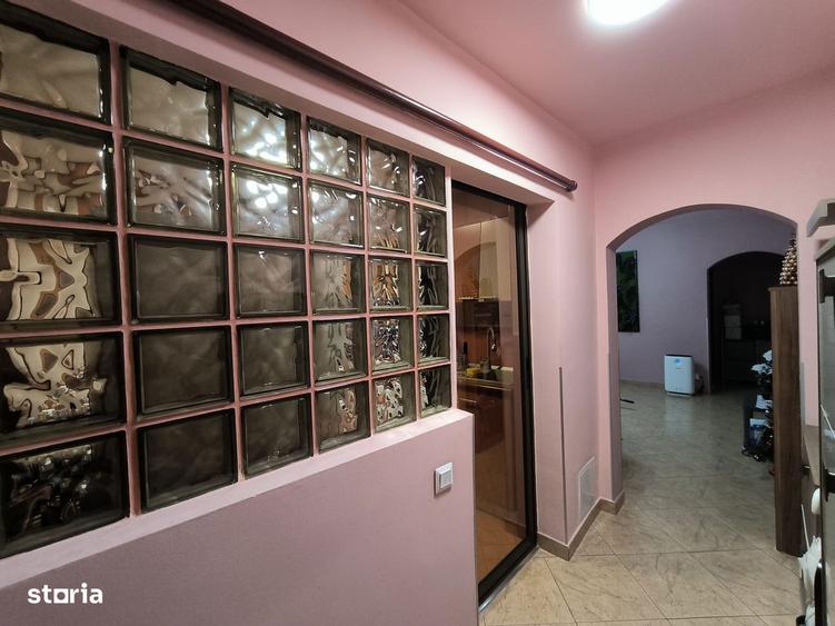 Apartament cu 3 camere semidecomandat în Giulești