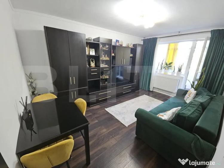 Apartament cu 3 camere decomandat în Podu Roș