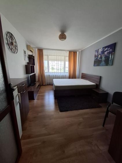 Garsonieră decomandată în Podu Roș