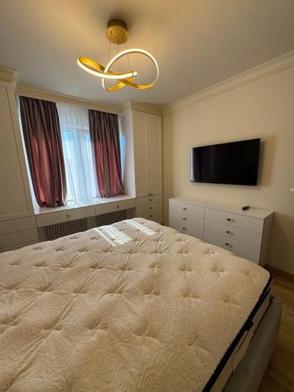 Apartament cu 3 camere decomandat, mobilat în Titan