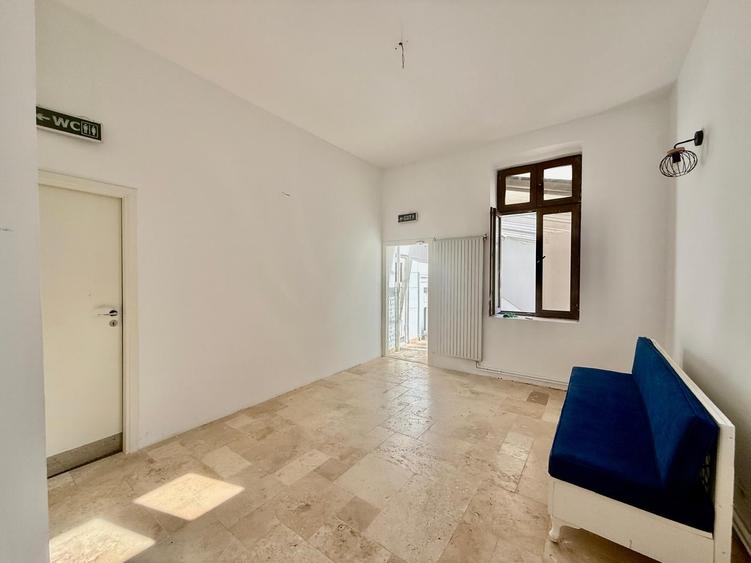 Casă cu 13 camere cu Canalizare în Universitate