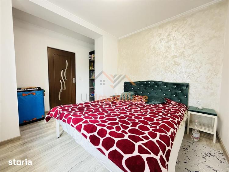 Casă cu 5 camere cu Teren 1000 Mp în Girișu de Criș