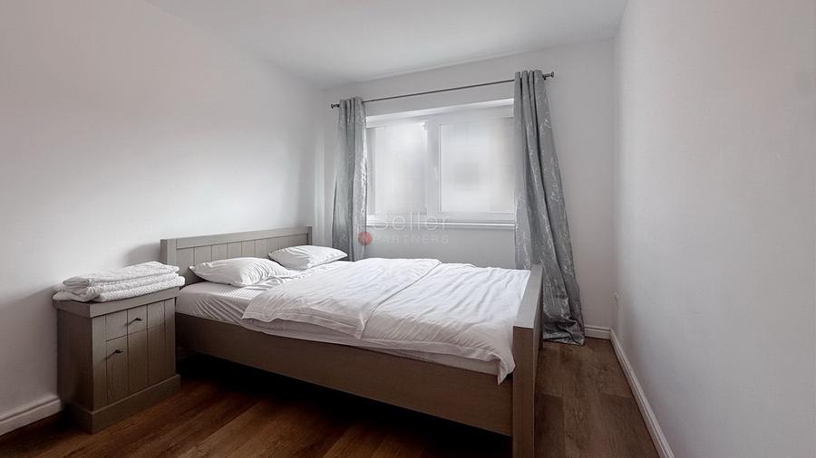Apartament cu 3 camere decomandat, mobilat în Tractorul