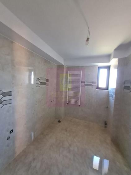Casă individuală cu 5 camere decomandat cu Canalizare în Central