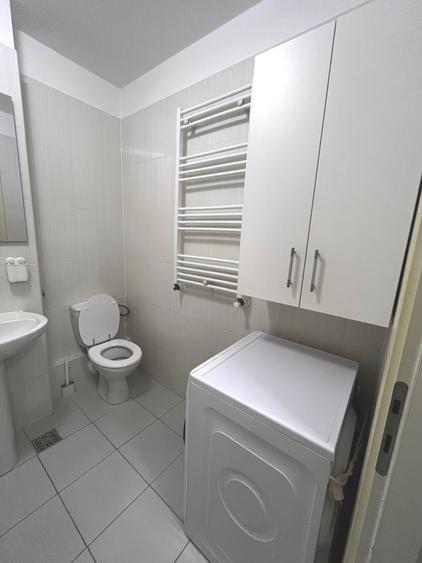 Garsonieră decomandată în Titan