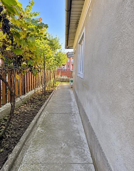 Casă individuală cu 2 camere cu Canalizare în Dâmbul Rotund