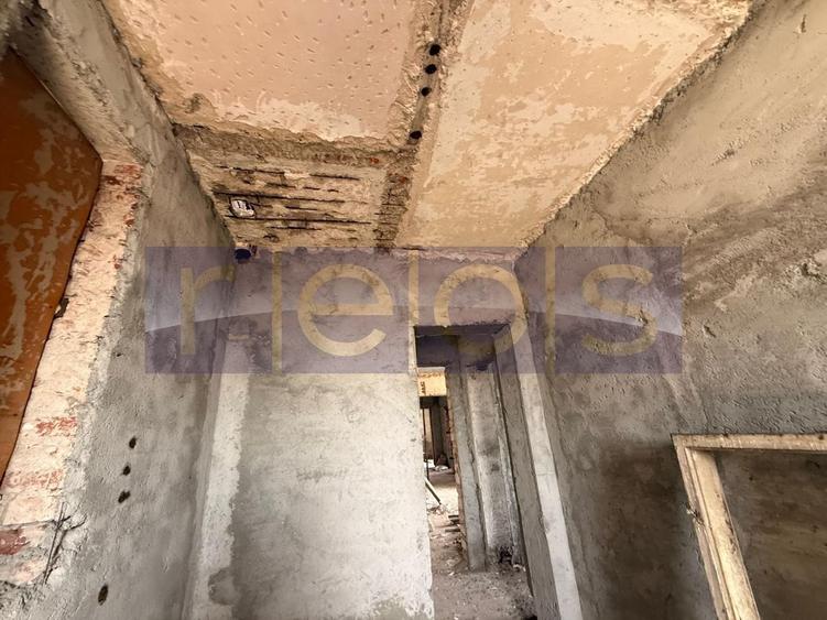 Casă individuală cu 20 camere cu Canalizare în Foișorul de Foc