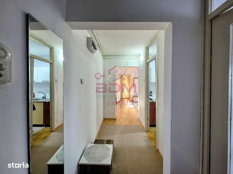 Apartament cu 3 camere semidecomandat în Central