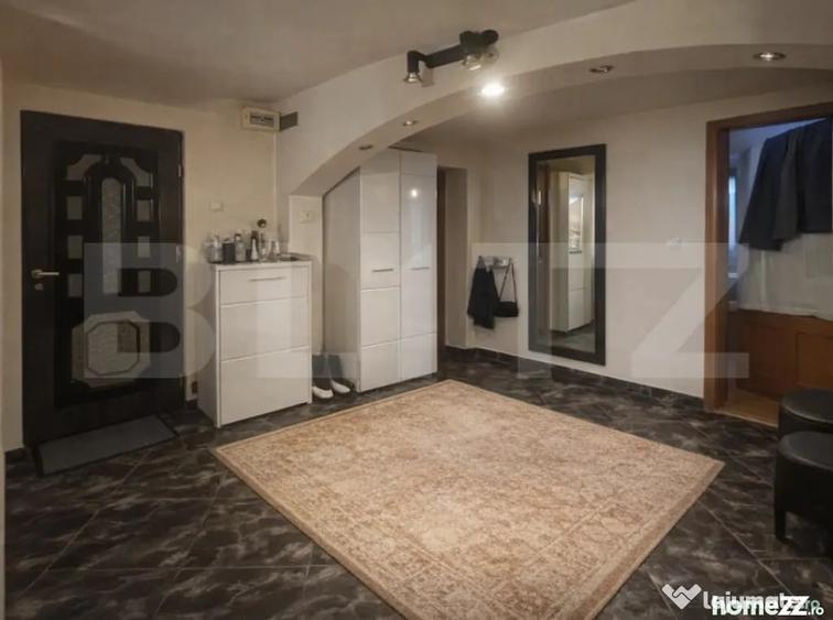 Apartament cu 4 camere decomandat în Central