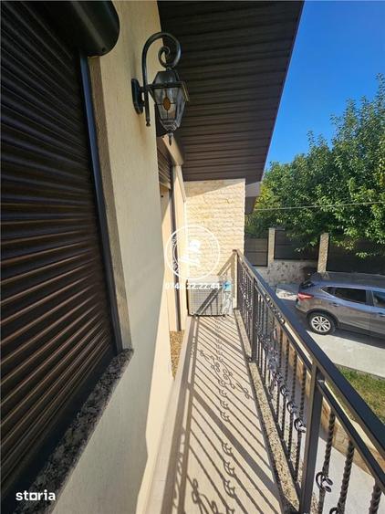Casă cu 5 camere cu Teren 500 Mp în Lețcani