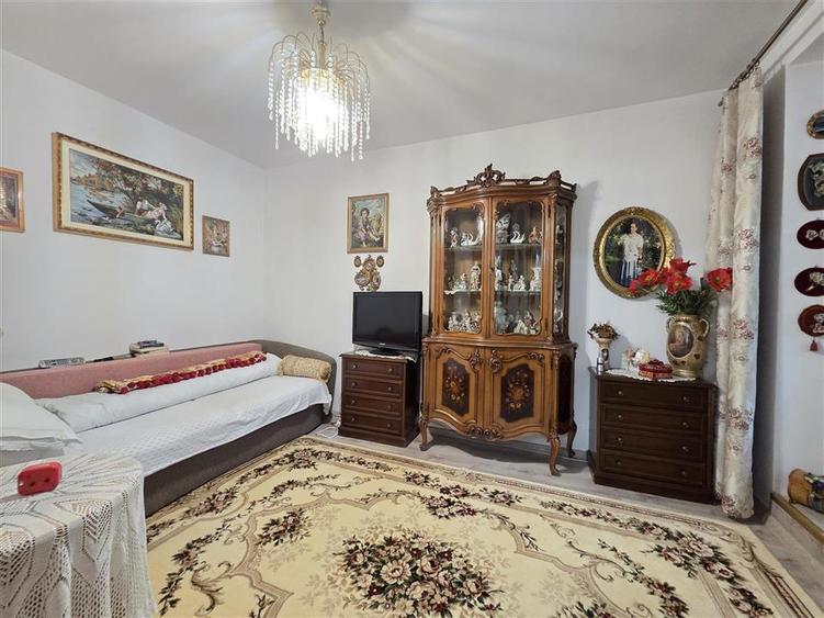 Apartament cu 3 camere semidecomandat, mobilat în Tudor Vladimirescu
