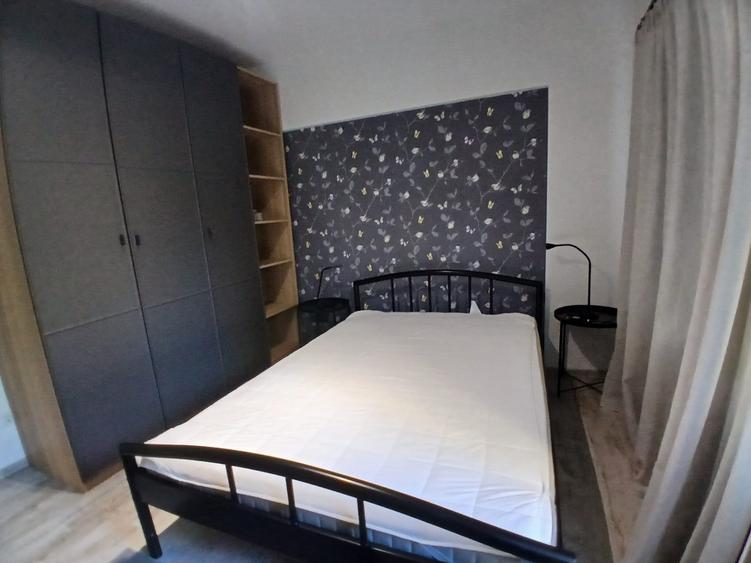 Apartament cu 3 camere decomandat, mobilat în Central