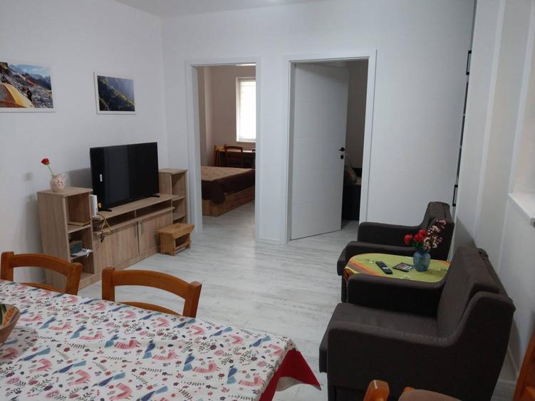Apartament cu 3 camere decomandat în Florești