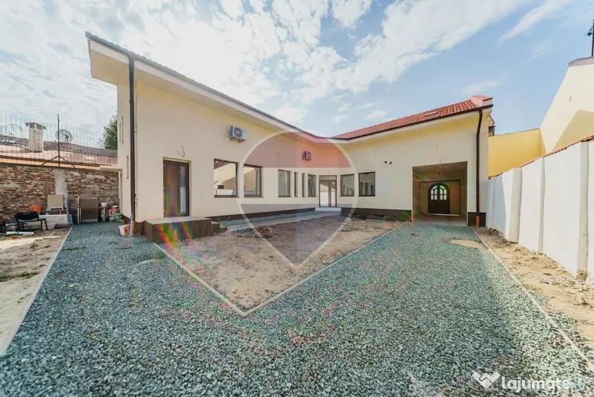 Casă cu 5 camere cu Teren 403 Mp în Central