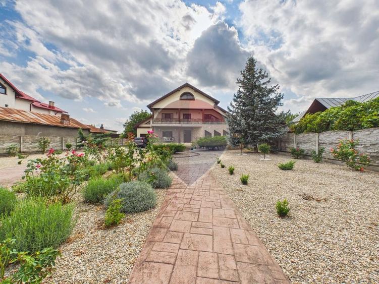 Casă individuală cu 6 camere cu Piscina în Văcărești